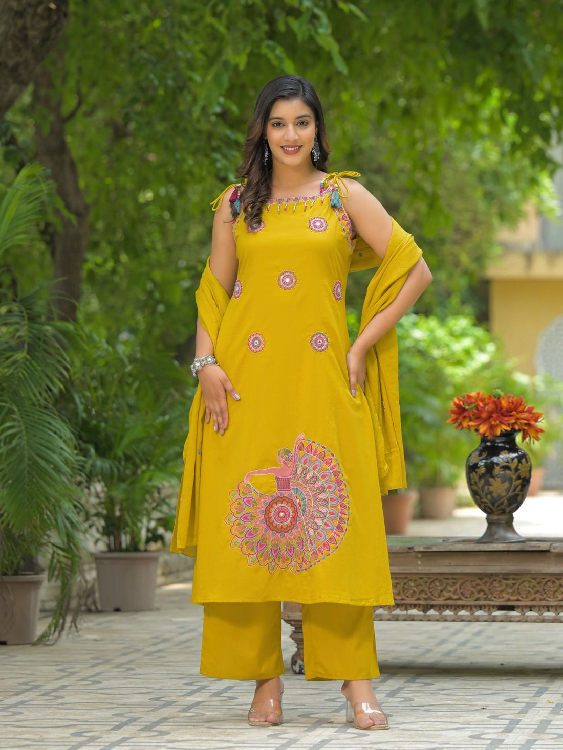 Elegant Thread Embroidered Sleeve less Kurta Set